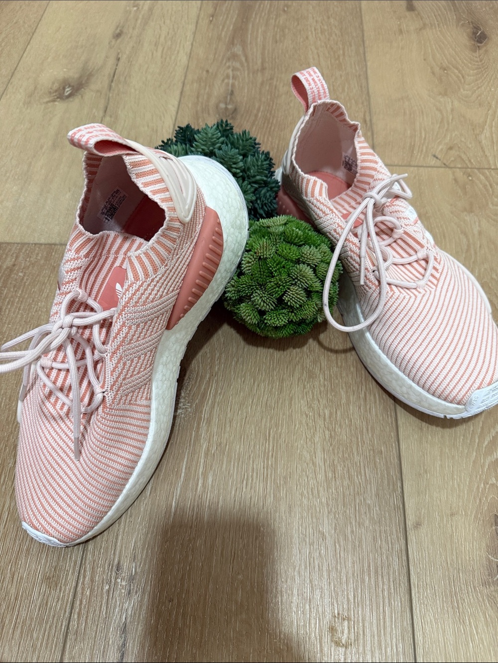 Adidas Women's Lightweight Pink Knit Lace-Up Sneakers - 10